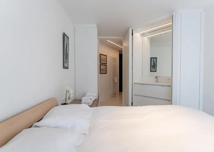 Marie Antoinette Close By The Sea By Interhome デ ハーン