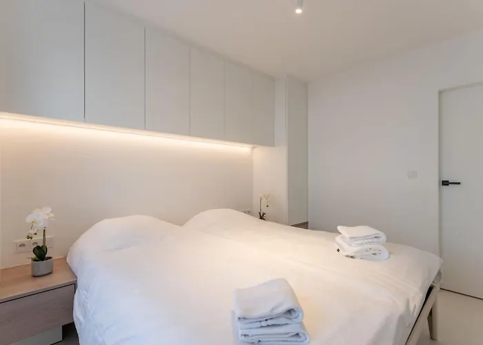 Marie Antoinette Close By The Sea By Interhome デ ハーン