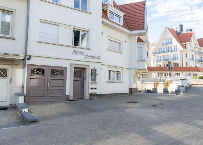 Marie Antoinette Close By The Sea By Interhome デ ハーン